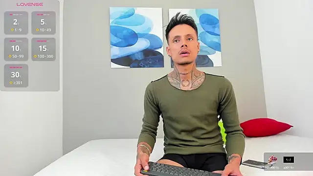 Snapshot of Emilio_Wolf chatting on 01/30/25, 06:32 Emilio Wolf online show from 01/30/25, 06:32