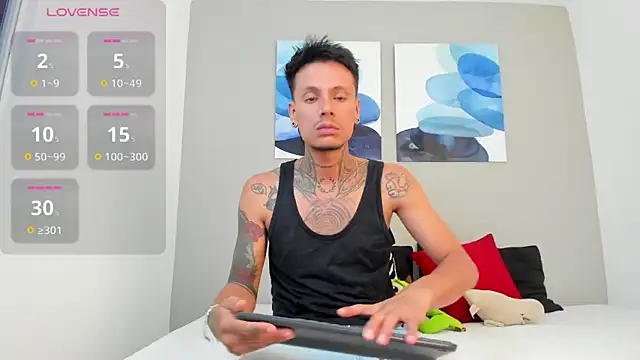 Snapshot of Emilio_Wolf chatting on 02/03/25, 10:43 Emilio Wolf online show from 02/03/25, 10:43