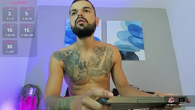 Snapshot of Emilio_Wolf chatting on 03/14/25, 11:01 Emilio Wolf online show from 03/14/25, 11:01