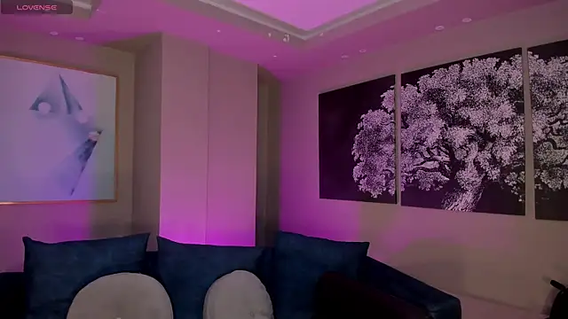 NiaSalvatore online show from 11/04/25, 07:39