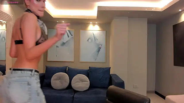 NiaSalvatore online show from 11/03/25, 06:22