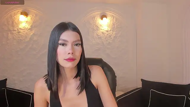 NiaSalvatore online show from 11/23/25, 11:42