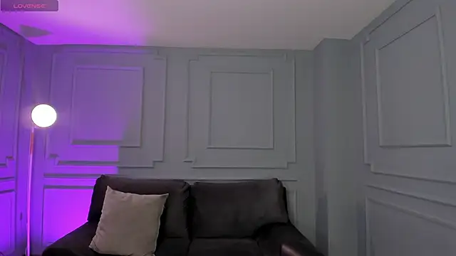 NiaSalvatore online show from 11/26/25, 07:14