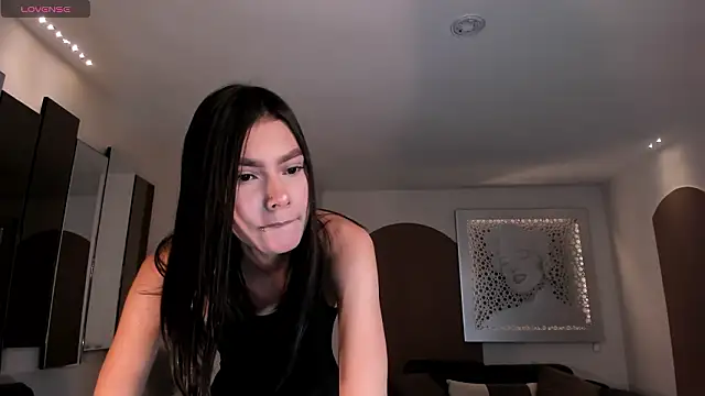 NiaSalvatore online show from 02/15/26, 10:41