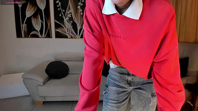 NiaSalvatore online show from 10/20/25, 07:36