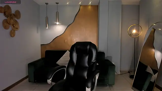 NiaSalvatore online show from 02/06/26, 03:24