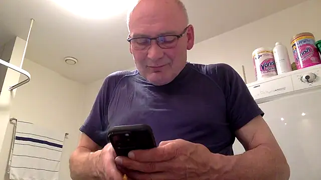 Snapshot of Parleg2 chatting on 06/10/26, 05:47 Parleg2 online show from 06/10/26, 05:47