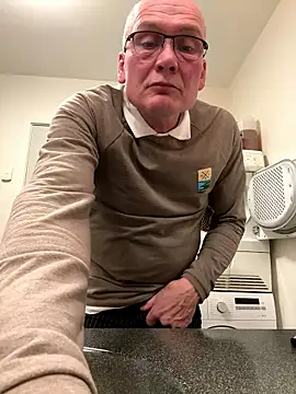 Snapshot of Parleg2 chatting on 01/18/26, 03:48 Parleg2 online show from 01/18/26, 03:48