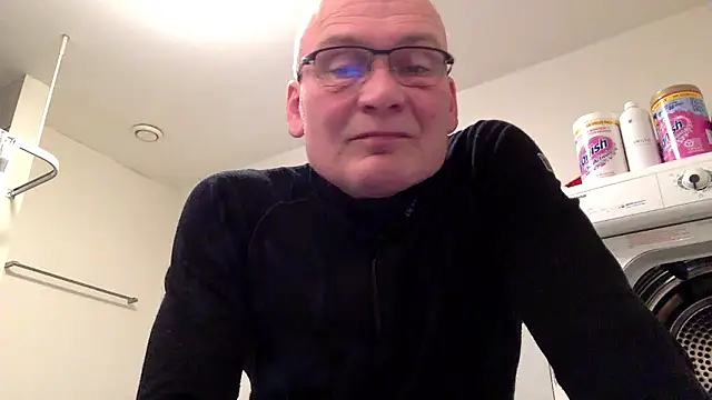 Snapshot of Parleg2 chatting on 01/14/26, 05:16 Parleg2 online show from 01/14/26, 05:16