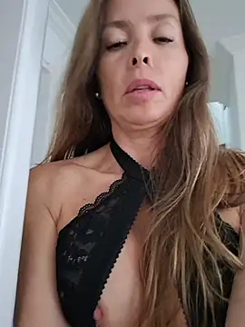 Snapshot of karina_warthon chatting on 01/09/26, 05:42 karina warthon online show from 01/09/26, 05:42