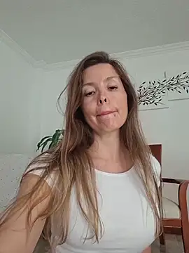 karina warthon online show from 06/04/26, 05:39