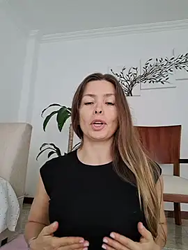 Snapshot of karina_warthon chatting on 02/13/26, 05:35 karina warthon online show from 02/13/26, 05:35