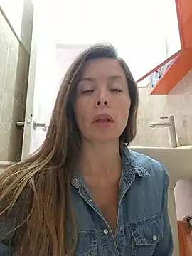 Snapshot of karina_warthon chatting on 05/16/26, 05:34 karina warthon online show from 05/16/26, 05:34