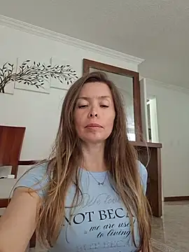 Snapshot of karina_warthon chatting on 05/24/26, 05:35 karina warthon online show from 05/24/26, 05:35
