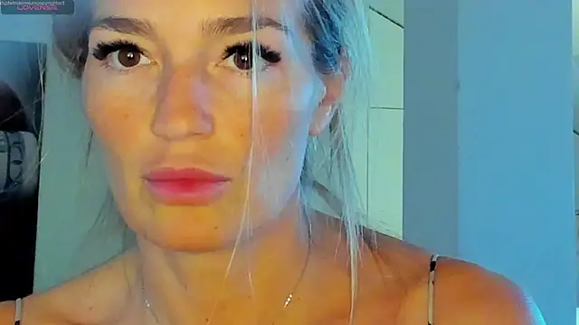 Yourhotqueeen online show from 05/12/26, 04:57