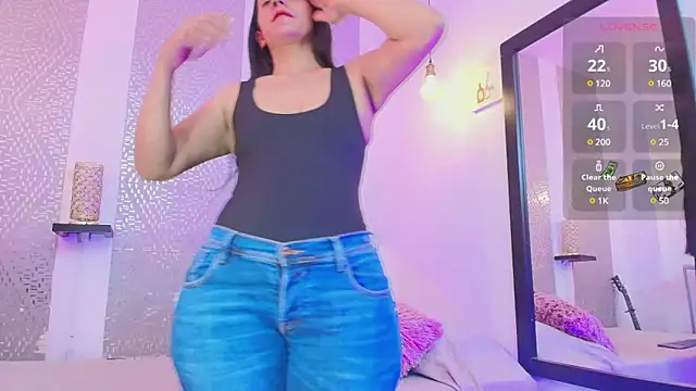 Snapshot of leyli_ass chatting on 03/18/25, 07:33 leyli ass online show from 03/18/25, 07:33