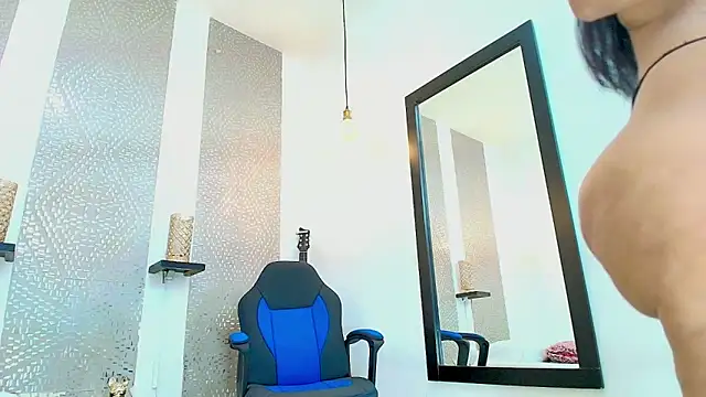 Snapshot of leyli_ass chatting on 01/31/25, 02:15 leyli ass online show from 01/31/25, 02:15