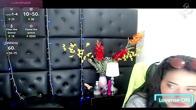 Carolaine01 online show from 03/18/25, 10:04