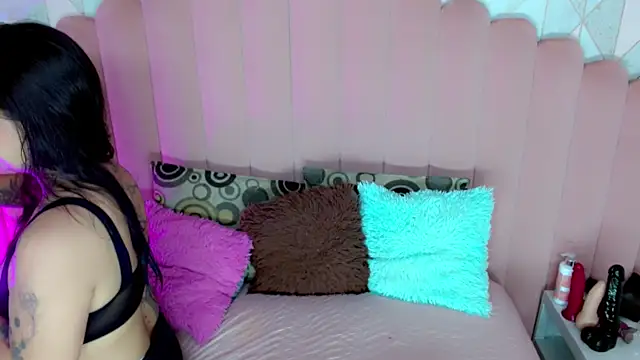 Carolaine01 online show from 11/12/25, 04:33