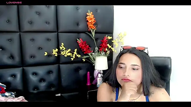 Carolaine01 online show from 03/03/25, 10:10