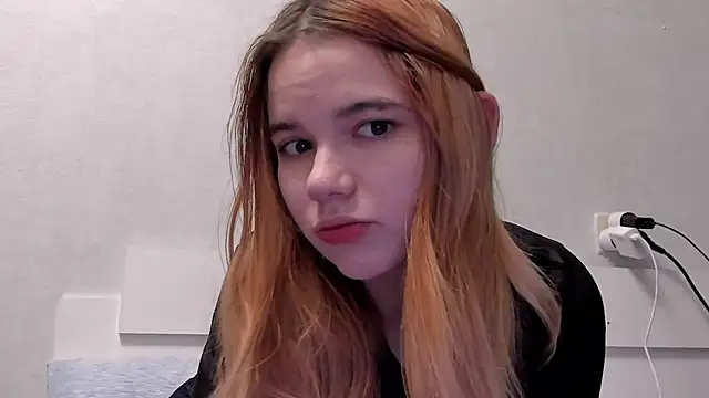 Snapshot of lia_lovelly chatting on 02/14/25, 10:04 lia lovelly online show from 02/14/25, 10:04