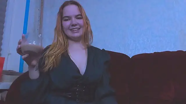 Snapshot of lia_lovelly chatting on 12/31/24, 10:12 lia lovelly online show from 12/31/24, 10:12