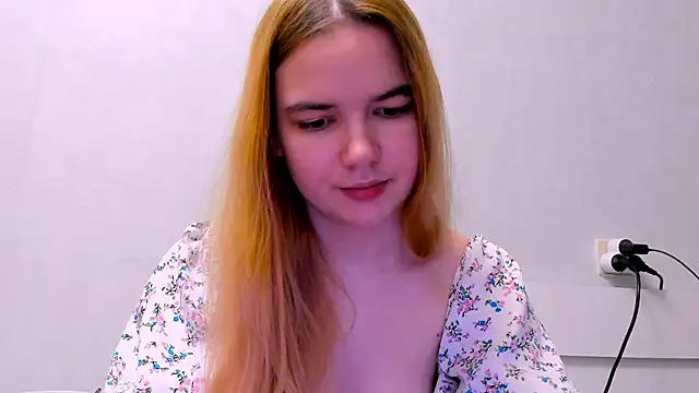 Snapshot of lia_lovelly chatting on 12/19/25, 10:23 lia lovelly online show from 12/19/25, 10:23