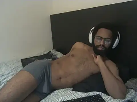 Snapshot of kevi_cocks chatting on 02/09/25, 01:22 kevi cocks online show from 02/09/25, 01:22