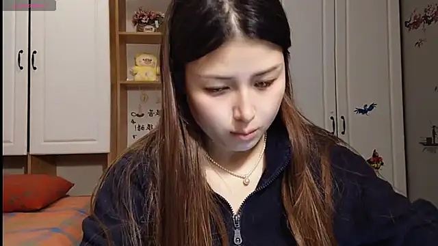 Snapshot of Lucky-xiuxiu chatting on 02/19/25, 12:14 Lucky-xiuxiu online show from 02/19/25, 12:14