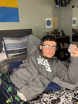 Snapshot of TMTMTL chatting on 11/20/25, 09:15 TMTMTL online show from 11/20/25, 09:15