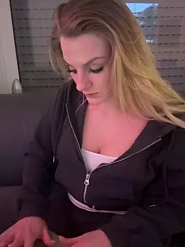 Snapshot of HotGermanGirl97 chatting on 02/11/25, 07:48 HotGermanGirl97 online show from 02/11/25, 07:48