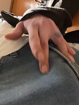 Snapshot of verici34 chatting on 12/14/25, 09:15 verici34 online show from 12/14/25, 09:15