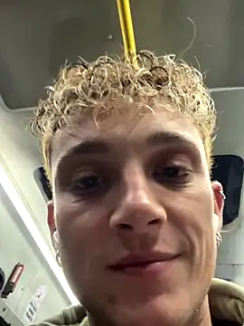 Snapshot of verici34 chatting on 11/02/25, 04:01 verici34 online show from 11/02/25, 04:01