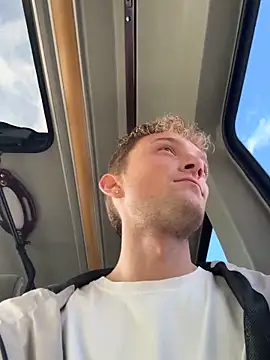 Snapshot of verici34 chatting on 10/24/25, 07:07 verici34 online show from 10/24/25, 07:07