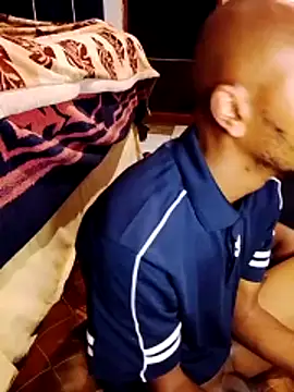 KMbesxxx online show from 12/18/25, 08:34