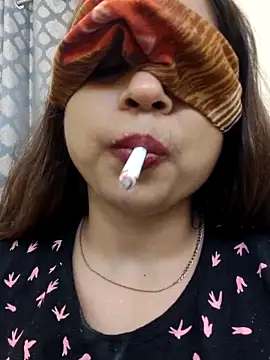 shreya1765 online show from 10/19/25, 11:57