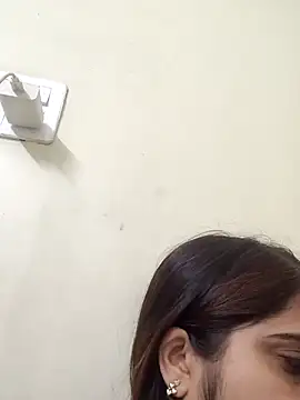 shreya1765 online show from 11/23/25, 04:28