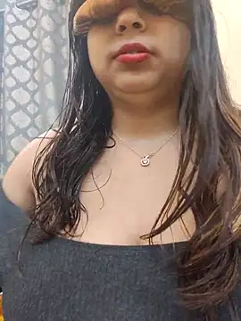 Snapshot of shreya1765 chatting on 02/10/26, 03:27 shreya1765 online show from 02/10/26, 03:27