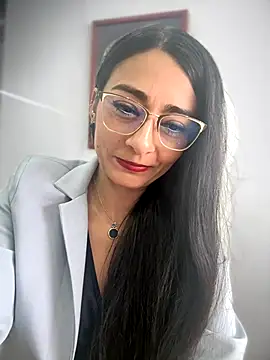 BELLA--26 online show from 11/03/25, 02:31