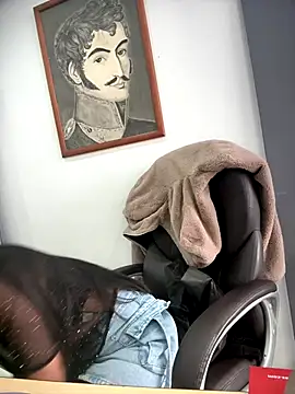 BELLA--26 online show from 11/30/25, 01:34