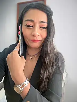 BELLA--26 online show from 10/30/25, 01:42