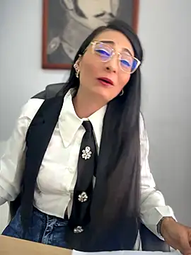 BELLA--26 online show from 11/27/25, 01:44