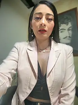 Snapshot of BELLA--26 chatting on 09/18/25, 01:47 BELLA--26 online show from 09/18/25, 01:47