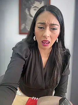 BELLA--26 online show from 11/26/25, 01:44