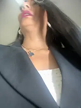 BELLA--26 online show from 11/28/25, 01:44