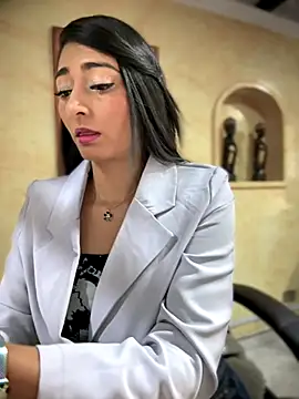 BELLA--26 online show from 10/27/25, 01:56