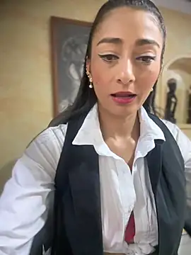 BELLA--26 online show from 10/24/25, 01:54