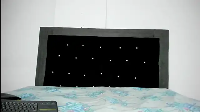 Snapshot of violetadumsper chatting on 03/18/25, 03:12 violetadumsper online show from 03/18/25, 03:12