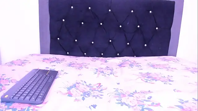 Snapshot of violetadumsper chatting on 09/19/25, 03:21 violetadumsper online show from 09/19/25, 03:21