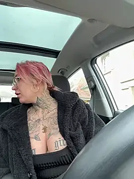 Mia-Fuchs online show from 03/10/25, 11:23